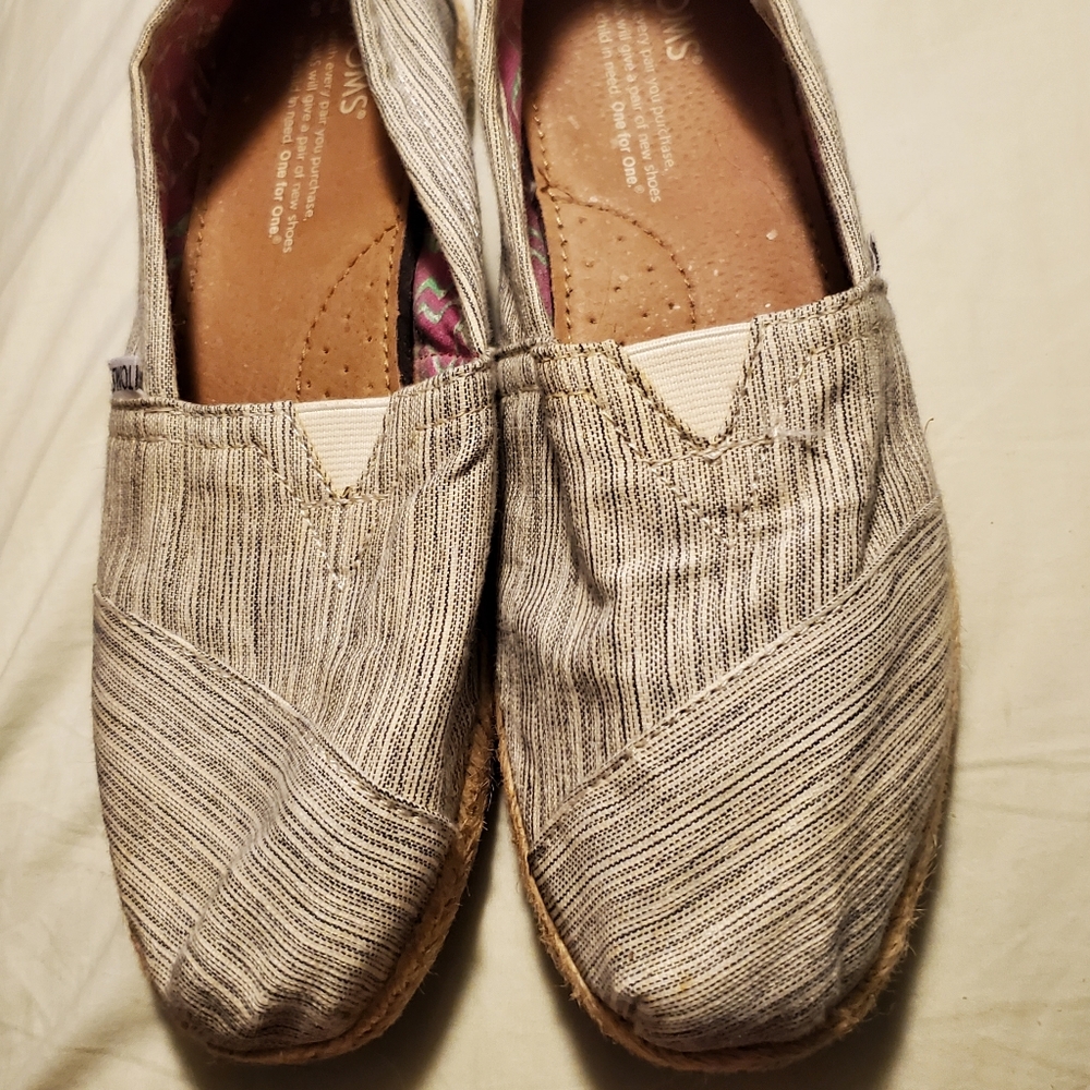 Toms slip on flats sixe 7.5